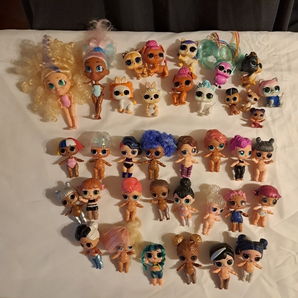 LOL dolls LOT with miscellaneous bundle of accessories